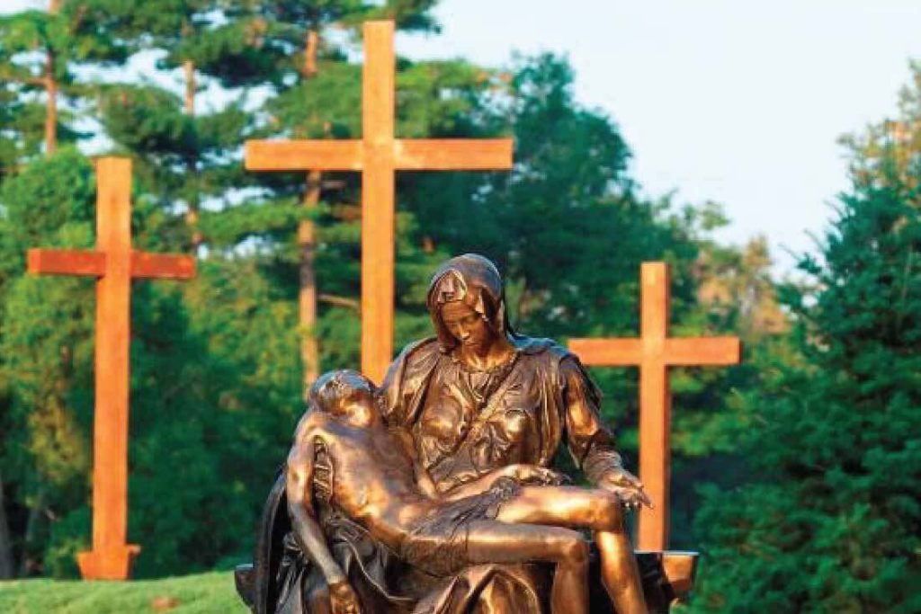 Horizontal20@2x Pieta monument
